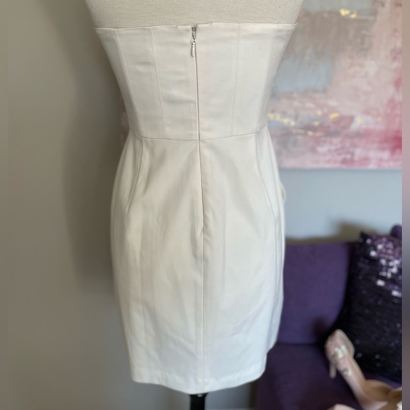 BCBG white strapless dress with pockets and structure NWT size 12 - Picture 13 of 13